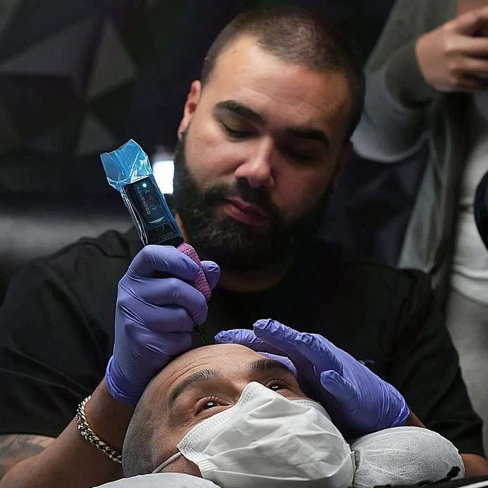 Anthony, master SMP artist at Scalp and Brows NJ, delivering expert scalp micropigmentation training and hands-on mentorship to aspiring artists.